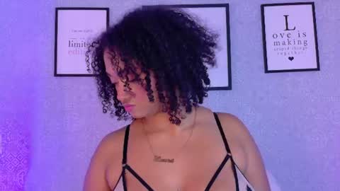 Snapshot of tinacurly chatting on August 2026 10:33:02 PM Tina online show from August 2026 10:33:02 PM