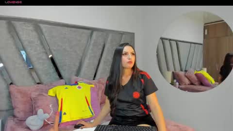 Snapshot of tink_fox chatting on June 2026 02:12:01 AM Tink online show from June 2026 02:12:01 AM