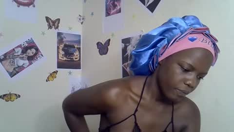 tinnie_e online show from January 2026 12:40:02 PM