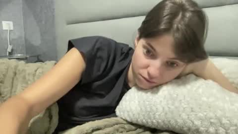 Gloria online show from September 2025 03:21:02 AM