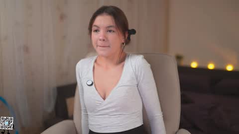 Lyssa     online show from February 2025 01:54:01 PM