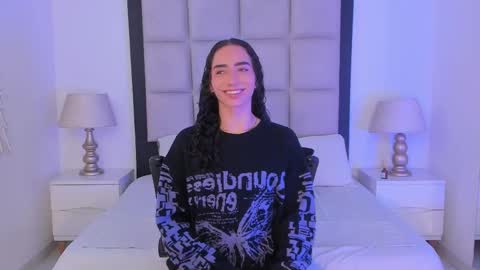 Thomm  Independent Model online show from February 2026 07:04:02 AM