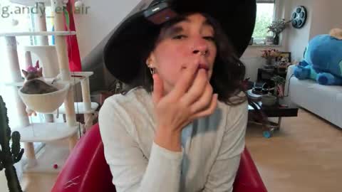 Snapshot of tiny_williams chatting on September 2025 06:51:02 AM Tiny online show from September 2025 06:51:02 AM