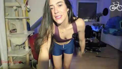 Tiny online show from December 2025 04:28:02 AM