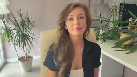 Snapshot of tinybliss chatting on May 2026 12:22:02 PM Mona online show from May 2026 12:22:02 PM