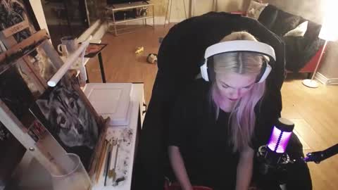 stage Kylie Sinner  brand CLITBAIT online show from February 2025 10:58:01 PM