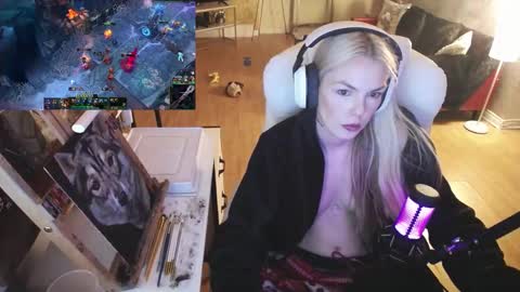 stage Kylie Sinner  brand CLITBAIT online show from February 2025 02:04:01 AM