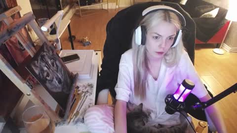 stage Kylie Sinner  brand CLITBAIT online show from February 2025 04:07:01 AM