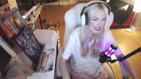 stage Kylie Sinner  brand CLITBAIT online show from February 2025 03:02:01 AM