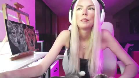 stage Kylie Sinner  brand CLITBAIT online show from October 2025 07:31:02 AM