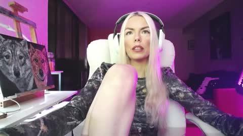 stage Kylie Sinner  brand CLITBAIT online show from October 2025 07:31:02 AM