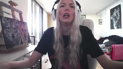 stage Kylie Sinner  brand CLITBAIT online show from October 2025 07:47:02 PM