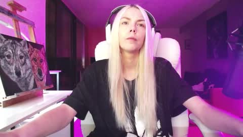 stage Kylie Sinner  brand CLITBAIT online show from October 2025 07:32:01 AM