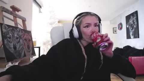 stage Kylie Sinner  brand CLITBAIT online show from November 2025 07:02:02 PM