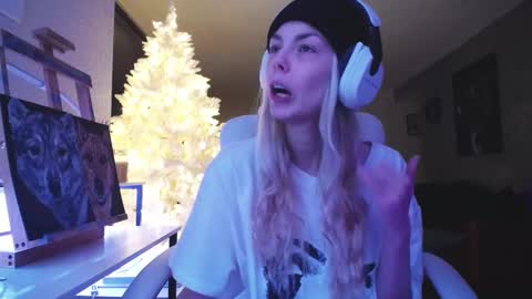 stage Kylie Sinner  brand CLITBAIT online show from November 2025 10:04:01 PM