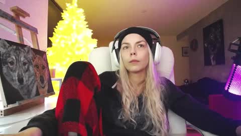 stage Kylie Sinner  brand CLITBAIT online show from November 2025 04:12:01 AM