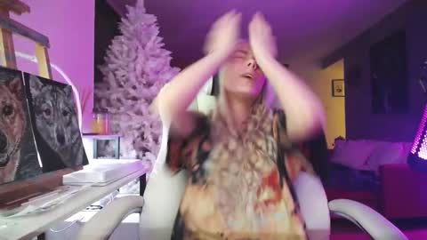 stage Kylie Sinner  brand CLITBAIT online show from November 2025 12:11:02 AM