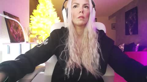 stage Kylie Sinner  brand CLITBAIT online show from February 2026 10:48:01 PM