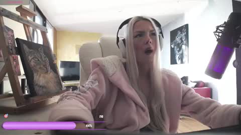 stage Kylie Sinner  brand CLITBAIT online show from February 2026 08:52:01 PM