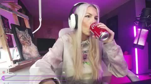 stage Kylie Sinner  brand CLITBAIT online show from March 2026 07:58:01 AM