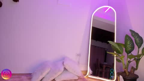 Luna  online show from March 2025 02:32:01 AM