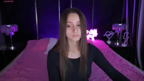 tinynataliee online show from December 2025 03:51:01 PM