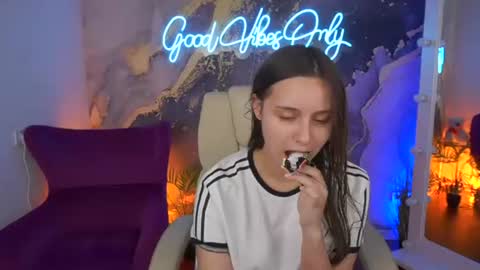 Snapshot of tinynataliee chatting on June 2026 07:46:01 AM tinynataliee online show from June 2026 07:46:01 AM