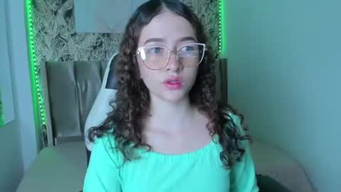 Snapshot of tinysophi chatting on June 2026 01:10:02 PM tinysophi online show from June 2026 01:10:02 PM