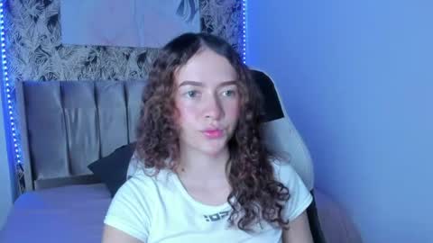 Snapshot of tinysophi chatting on June 2026 04:20:01 PM tinysophi online show from June 2026 04:20:01 PM