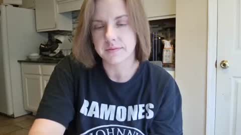 Snapshot of tinywithtiddies chatting on October 2025 02:12:01 PM tinywithtiddies online show from October 2025 02:12:01 PM