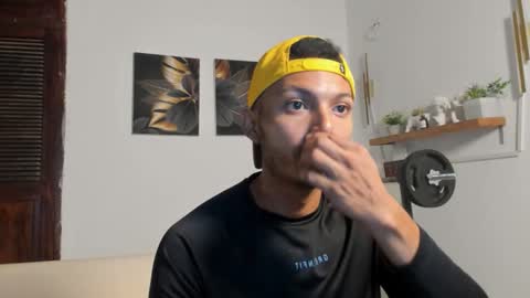 Snapshot of titobell10 chatting on April 2026 04:02:02 AM titobell10 online show from April 2026 04:02:02 AM