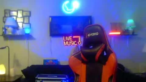 Snapshot of tkthedj chatting on July 2026 07:05:02 PM TK online show from July 2026 07:05:02 PM