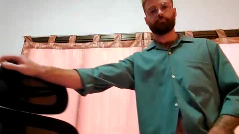 Snapshot of toffbuck chatting on December 2024 02:01:02 AM ToffBuck online show from December 2024 02:01:02 AM