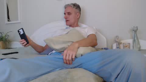 Daniel Bisexual uncut 20cm online show from January 2025 03:09:02 PM