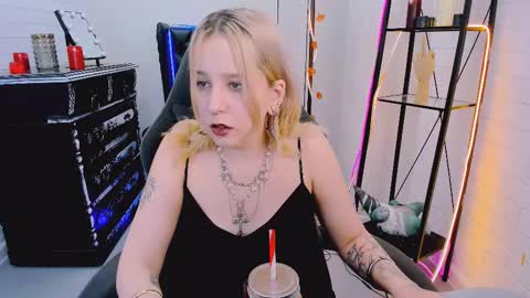 Tolli Moll online show from December 2024 09:10:01 AM