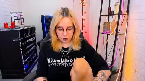 Tolli Moll online show from December 2024 09:30:01 AM