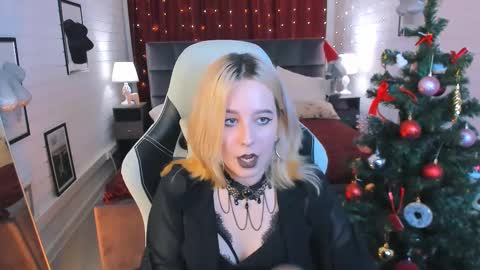 Tolli Moll online show from December 2024 09:40:02 AM