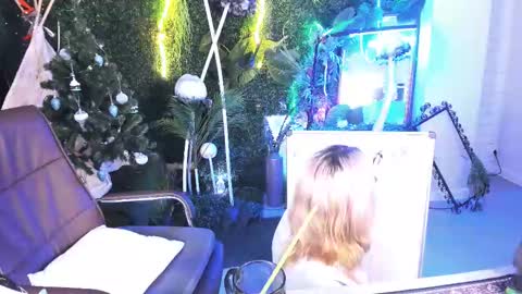 Tolli Moll online show from December 2024 10:02:01 AM