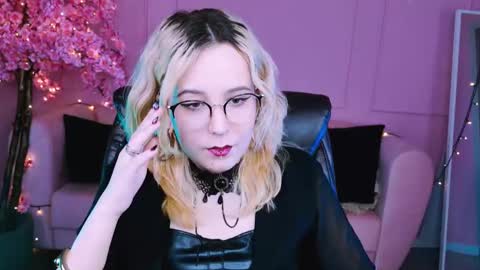 Tolli Moll online show from January 2025 05:51:01 AM