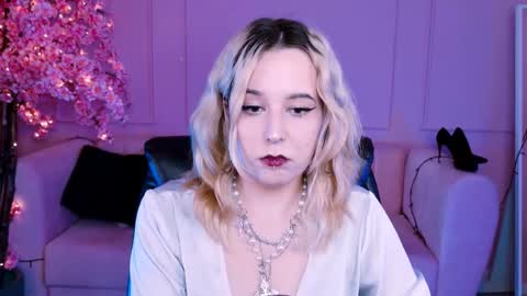 Tolli Moll online show from January 2025 11:32:02 AM