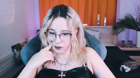 Tolli Moll online show from January 2025 08:29:01 AM