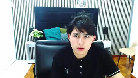 tom_0002 online show from October 2025 09:15:01 PM