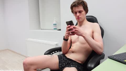 tom online show from November 2025 02:48:02 AM