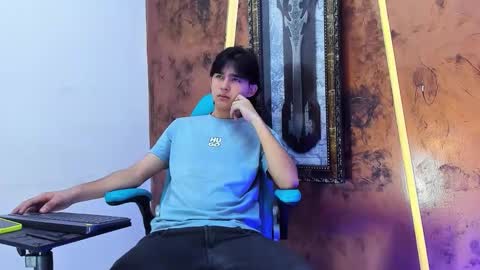 Snapshot of tom_hot20 chatting on November 2025 12:38:01 PM tom_hot20 online show from November 2025 12:38:01 PM