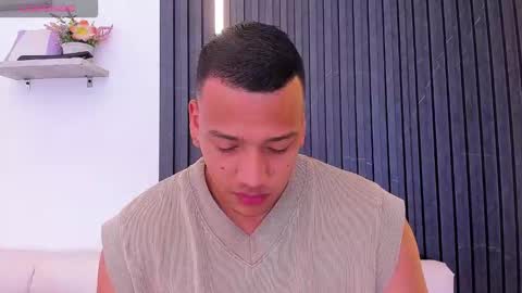 Tom muscle1 online show from September 2025 11:46:02 AM