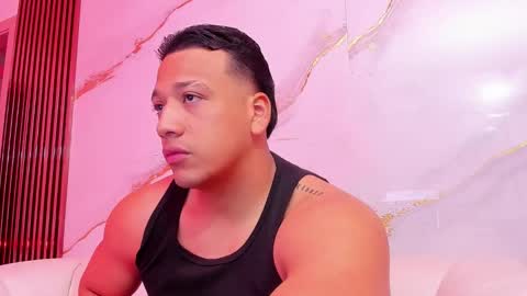 Snapshot of tom_muscle1 chatting on December 2025 12:23:02 PM Tom muscle1 online show from December 2025 12:23:02 PM