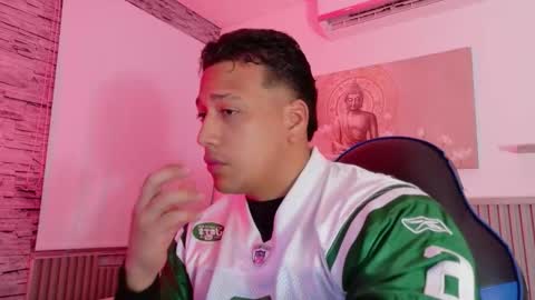 Snapshot of tom_muscle1 chatting on January 2026 11:58:02 AM Tom muscle1 online show from January 2026 11:58:02 AM