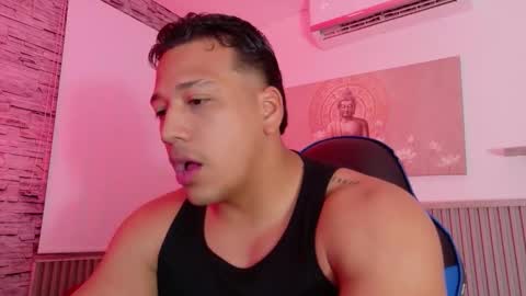 Snapshot of tom_muscle1 chatting on January 2026 12:07:02 PM Tom muscle1 online show from January 2026 12:07:02 PM