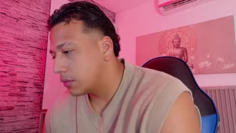 Snapshot of tom_muscle1 chatting on January 2026 11:56:01 AM Tom muscle1 online show from January 2026 11:56:01 AM