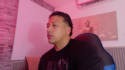 Snapshot of tom_muscle1 chatting on January 2026 11:37:02 AM Tom muscle1 online show from January 2026 11:37:02 AM